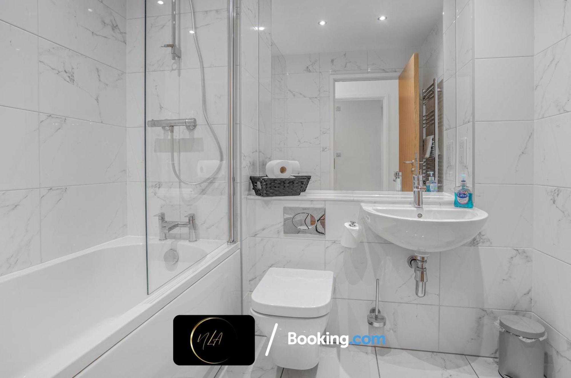 City Centre Apartment With Free Parking, 2 Bathrooms, Netflix And Wifi - Suitable For Contractors And Families - By Noor Luxury Accommodations Birmingham Exterior foto