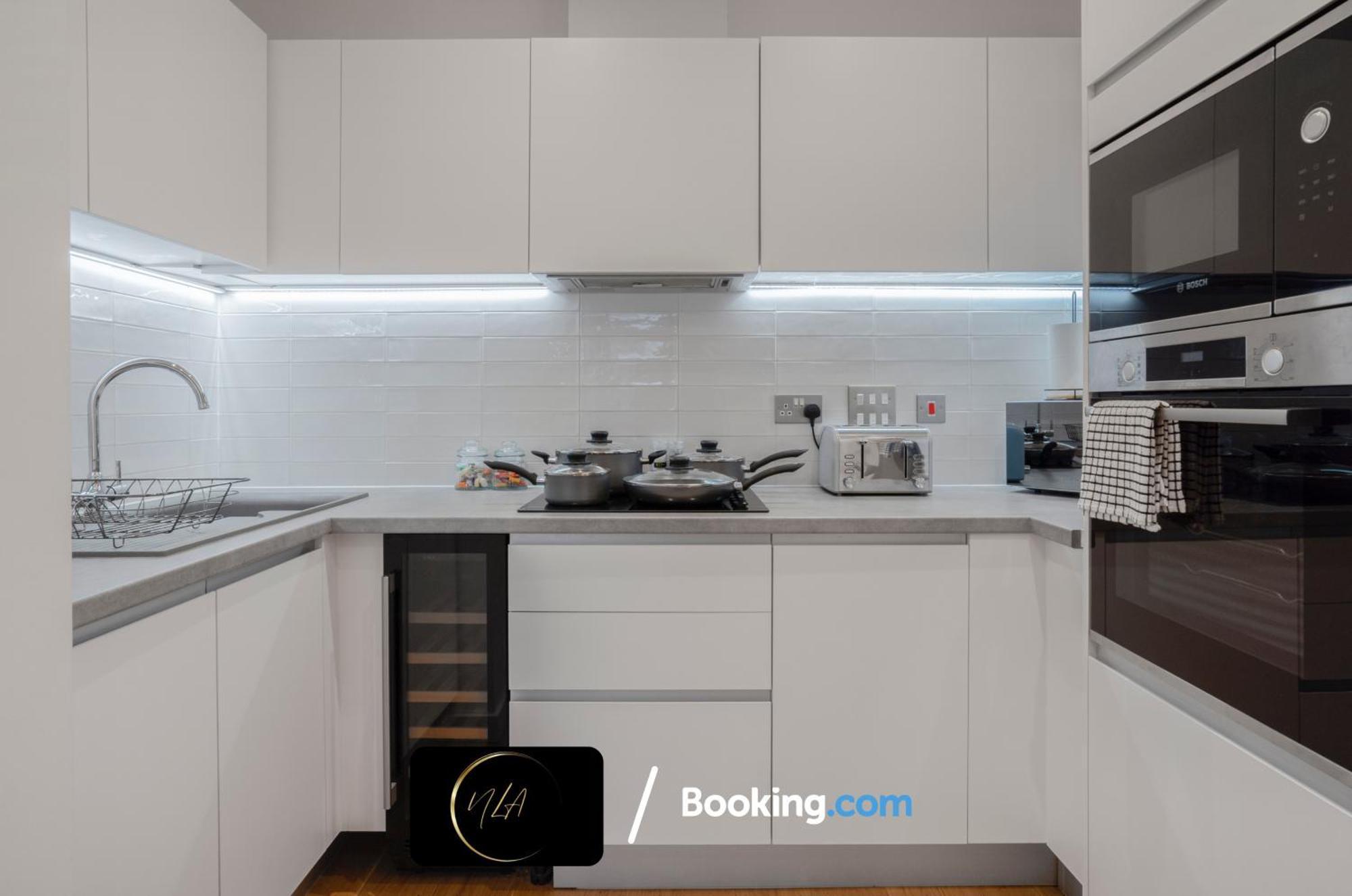 City Centre Apartment With Free Parking, 2 Bathrooms, Netflix And Wifi - Suitable For Contractors And Families - By Noor Luxury Accommodations Birmingham Exterior foto