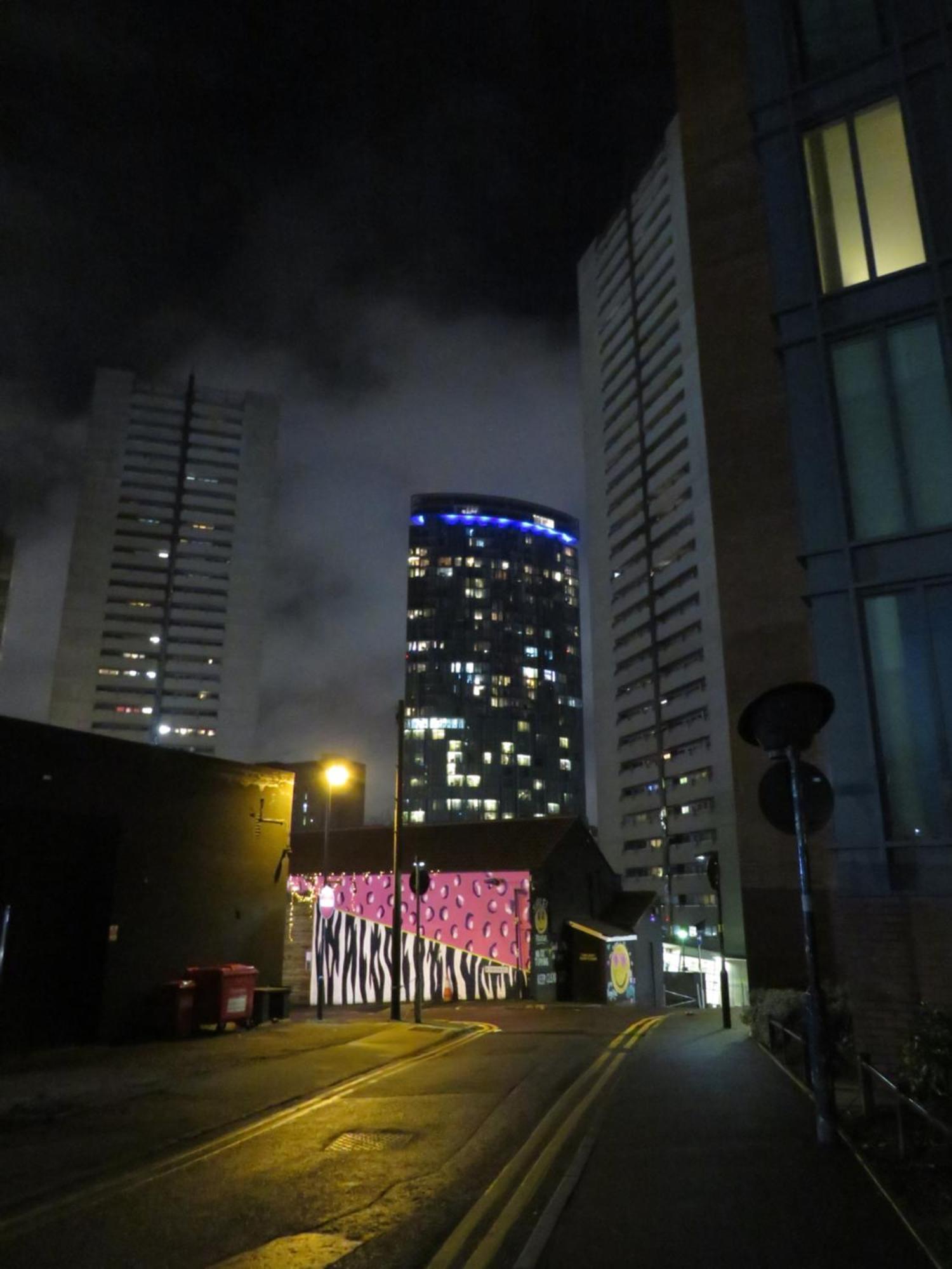 City Centre Apartment With Free Parking, 2 Bathrooms, Netflix And Wifi - Suitable For Contractors And Families - By Noor Luxury Accommodations Birmingham Exterior foto